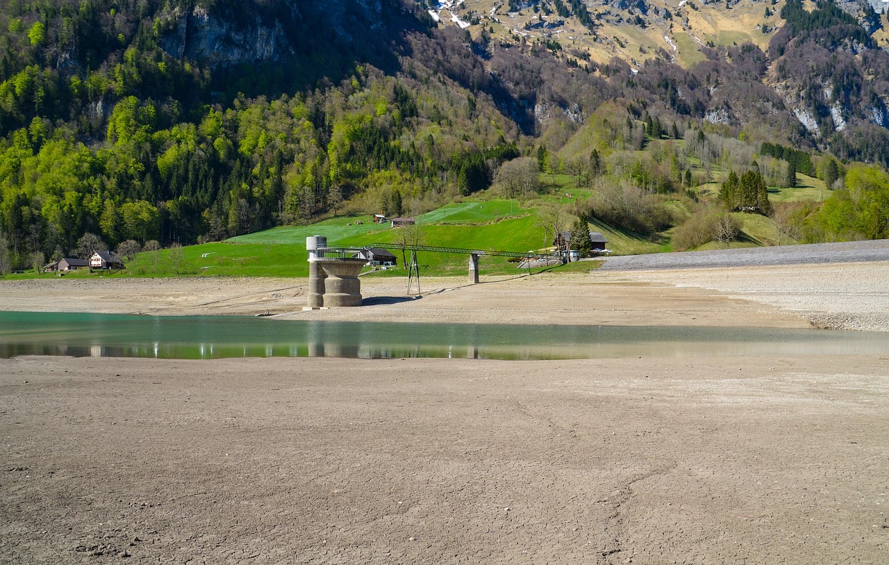 观山湖防水补漏联系电话，观山湖地面防滑电话