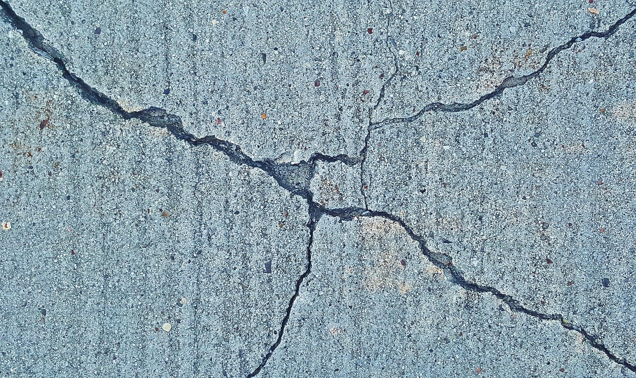 自建房裂缝安全吗，自建房裂缝安全吗视频